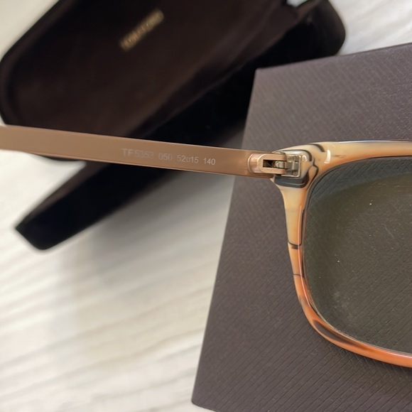 Tom Ford reading glasses - Picture 3 of 5